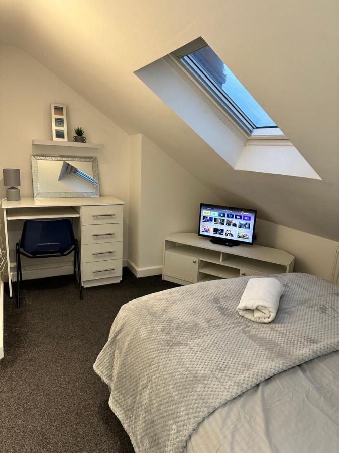 Lovely Town House Room 5 Coventry Exterior photo